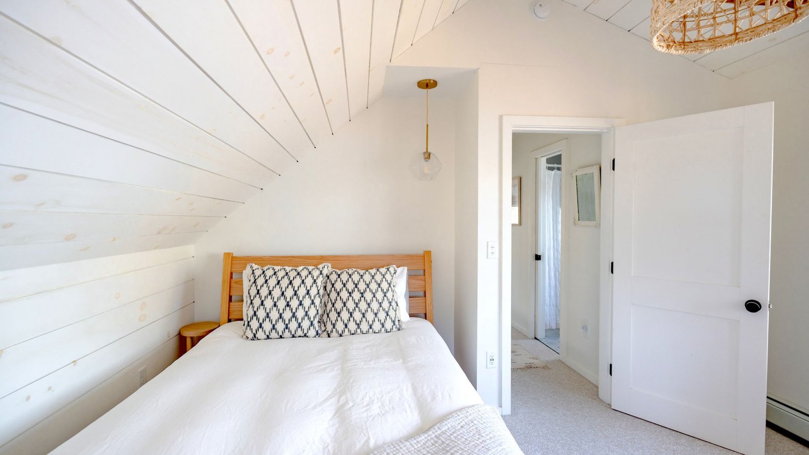 Airbnb cleaning service in Niantic CT for quick turnover and guest-ready spaces